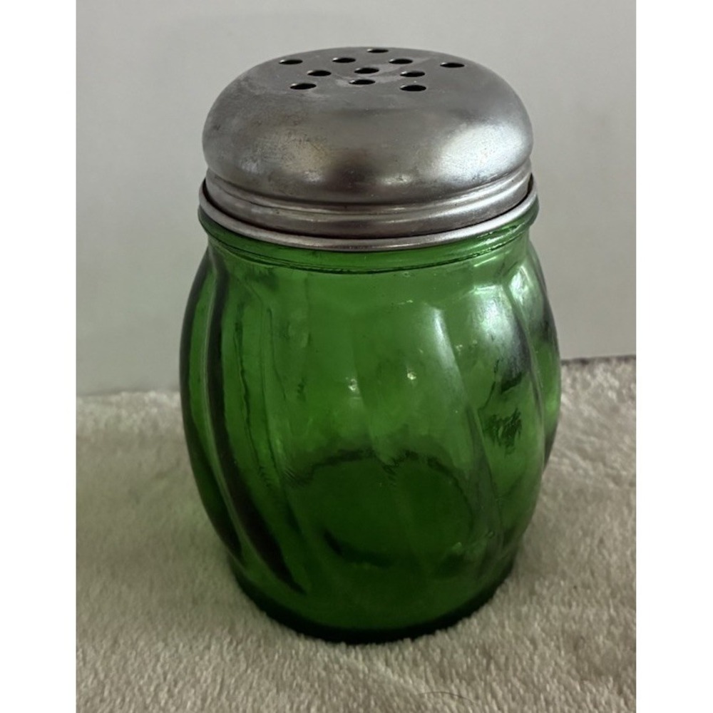 Cheese Sifter Shaker Green‎ Glass 4" With Lid *dent